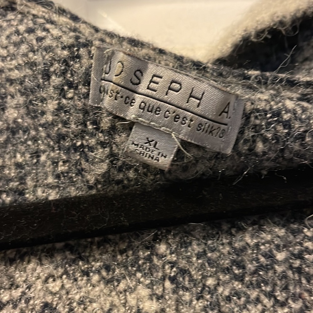 Hooded Sweater - Picture 2 of 3